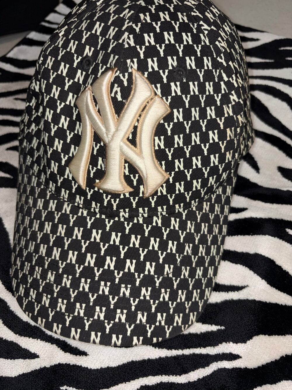 MLB Korea New York Yankees NY Monogram Baseball Cap Black Cream Adjustable